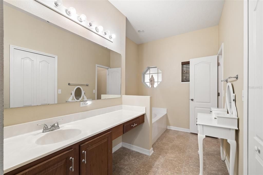 For Sale: $335,000 (4 beds, 2 baths, 1855 Square Feet)