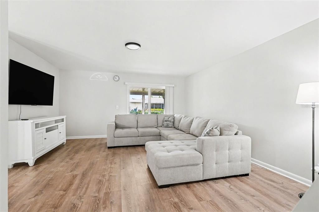 For Sale: $239,000 (2 beds, 2 baths, 1180 Square Feet)