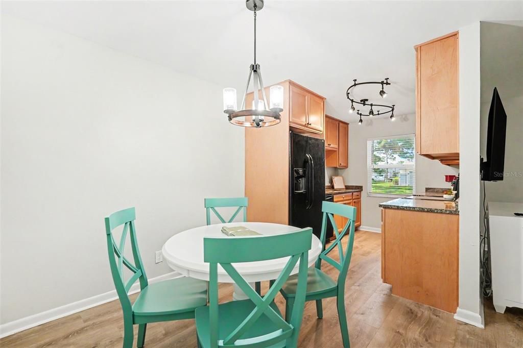 For Sale: $239,000 (2 beds, 2 baths, 1180 Square Feet)
