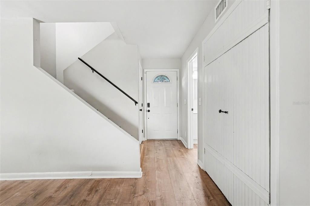 For Sale: $239,000 (2 beds, 2 baths, 1180 Square Feet)
