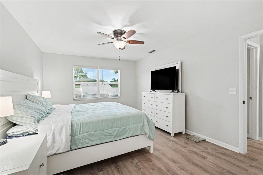 For Sale: $239,000 (2 beds, 2 baths, 1180 Square Feet)