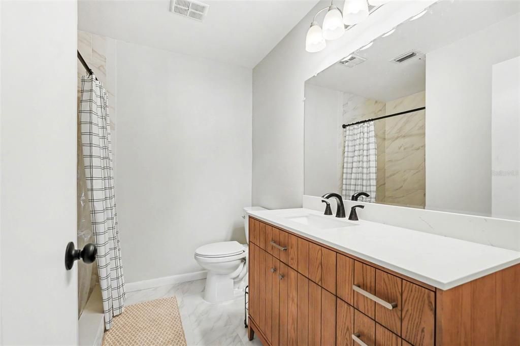 For Sale: $239,000 (2 beds, 2 baths, 1180 Square Feet)