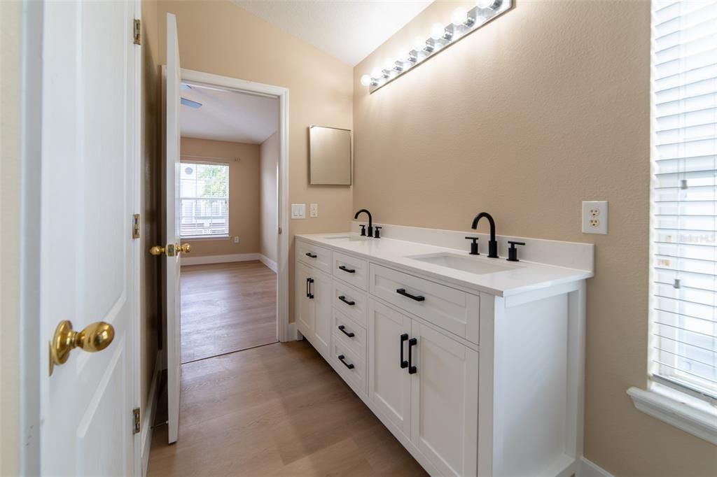 В аренду: $1,950 (2 спален, 2 ванн, 1200 Квадратных фут)