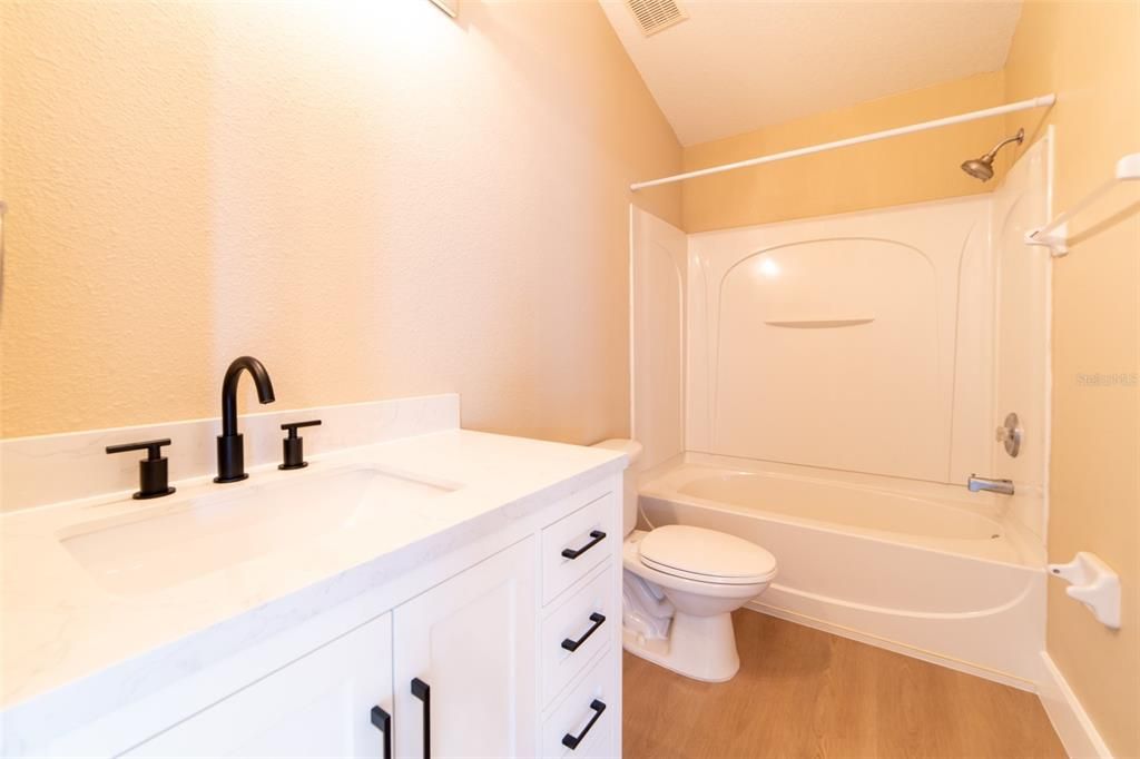В аренду: $1,950 (2 спален, 2 ванн, 1200 Квадратных фут)