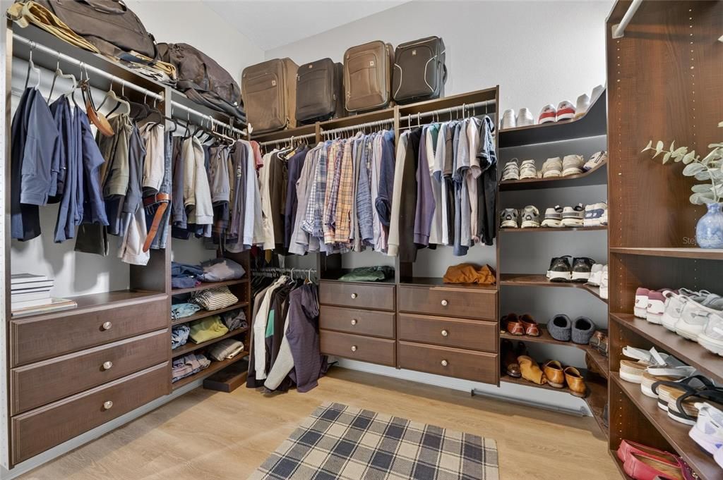 Activo con contrato: $1,350,000 (4 camas, 4 baños, 3738 Pies cuadrados)