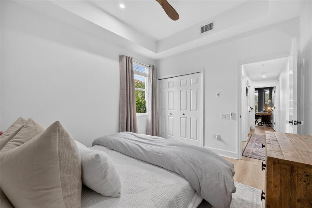 Activo con contrato: $1,350,000 (4 camas, 4 baños, 3738 Pies cuadrados)