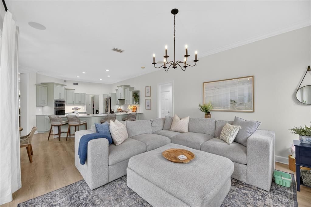 Activo con contrato: $1,350,000 (4 camas, 4 baños, 3738 Pies cuadrados)