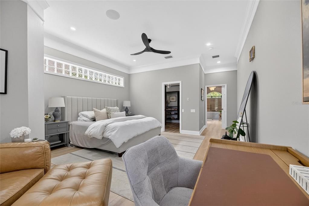 Activo con contrato: $1,350,000 (4 camas, 4 baños, 3738 Pies cuadrados)