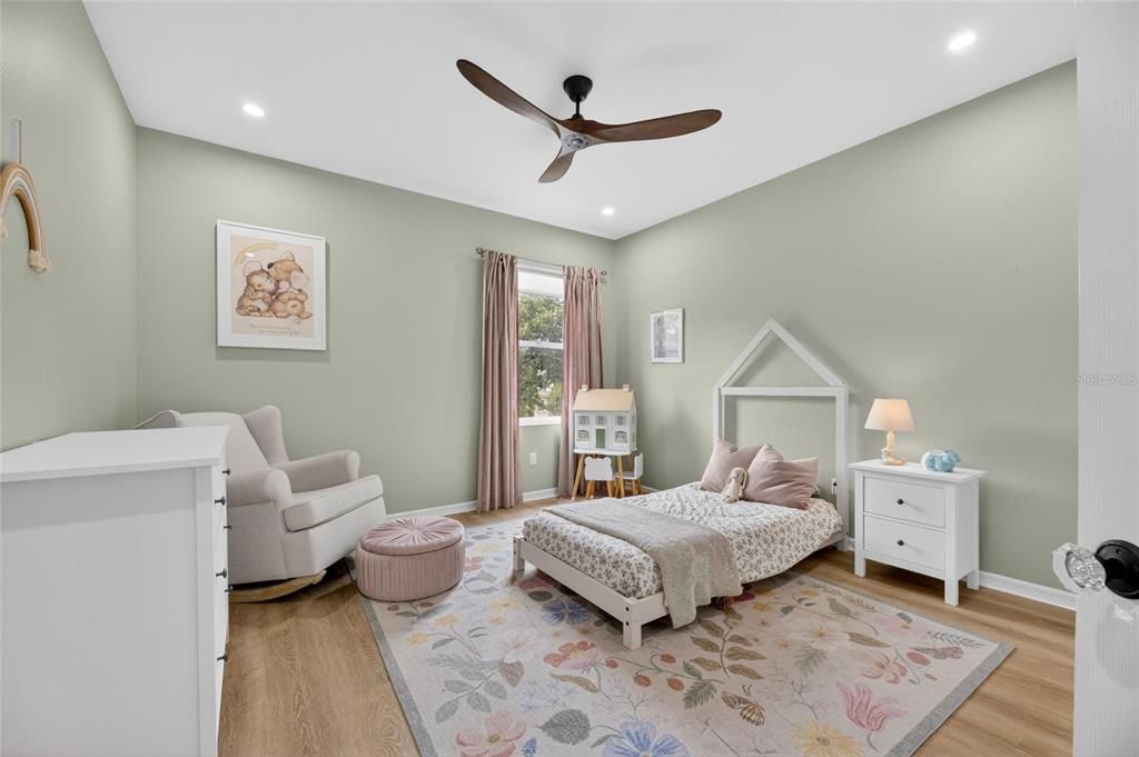 Activo con contrato: $1,350,000 (4 camas, 4 baños, 3738 Pies cuadrados)
