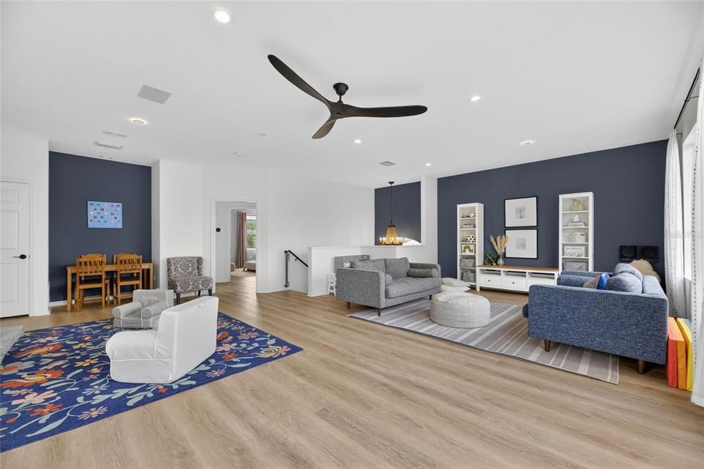 Activo con contrato: $1,350,000 (4 camas, 4 baños, 3738 Pies cuadrados)
