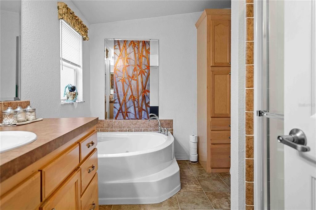 Active With Contract: $338,500 (3 beds, 2 baths, 1800 Square Feet)