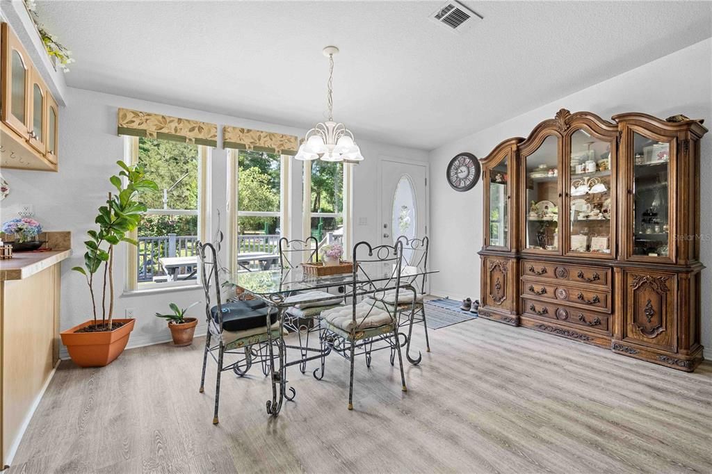 Active With Contract: $338,500 (3 beds, 2 baths, 1800 Square Feet)