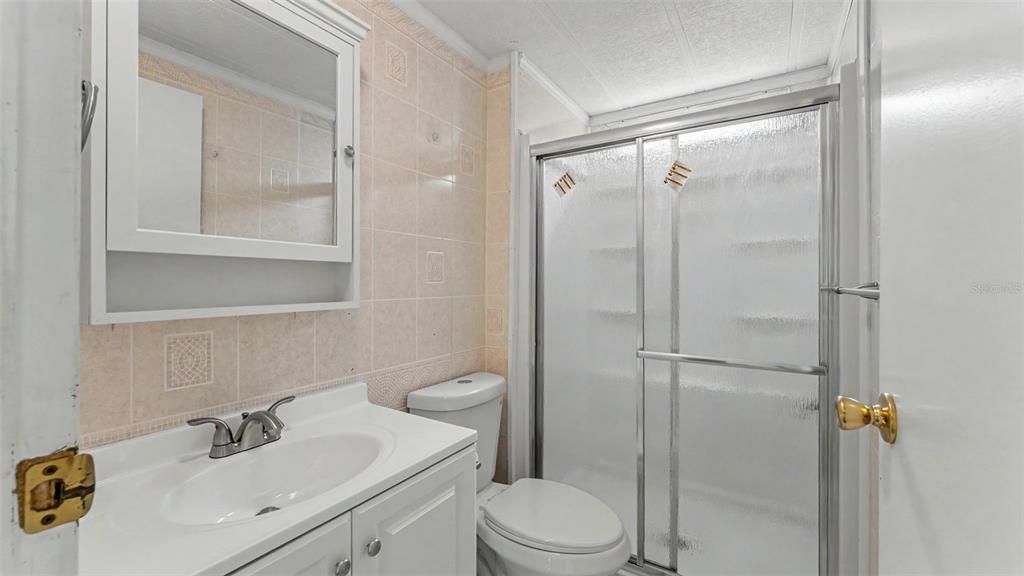 Под контрактом: $198,500 (3 спален, 2 ванн, 1404 Квадратных фут)