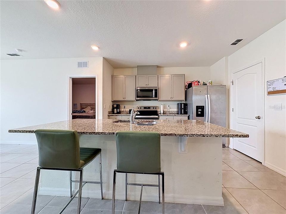 For Rent: $2,200 (3 beds, 2 baths, 1673 Square Feet)