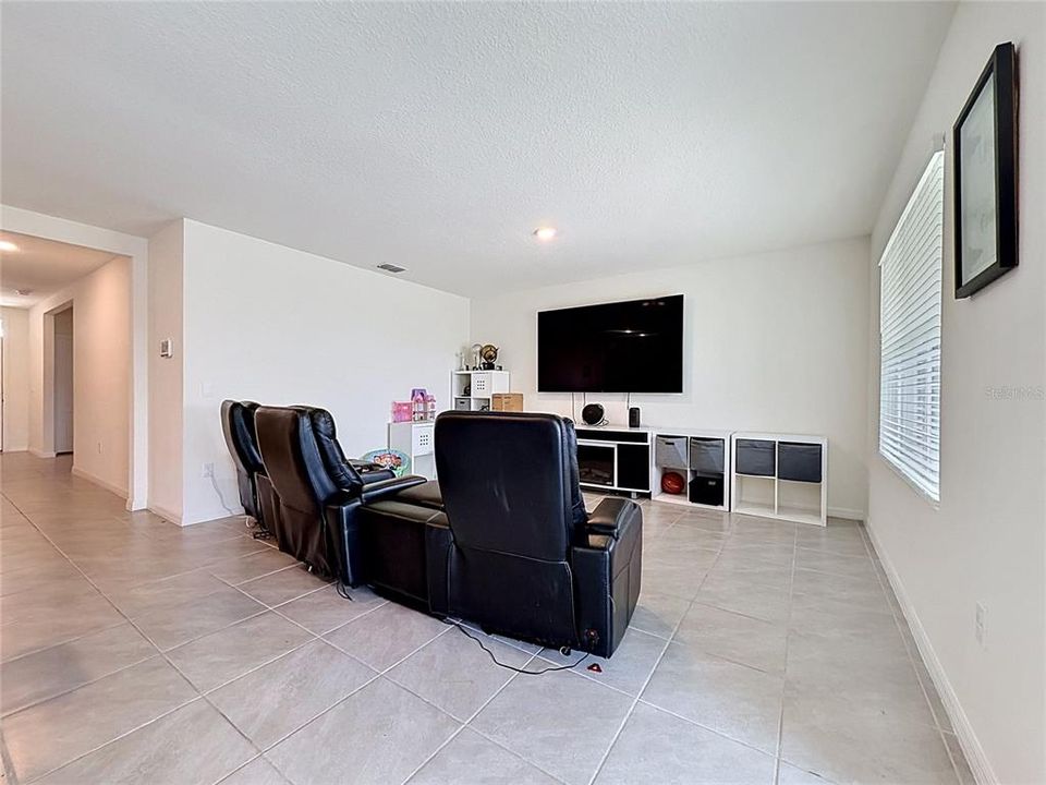 For Rent: $2,200 (3 beds, 2 baths, 1673 Square Feet)
