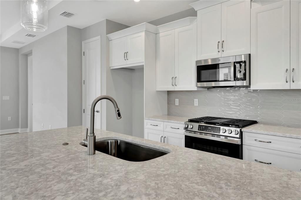 For Sale: $394,990 (2 beds, 2 baths, 1434 Square Feet)