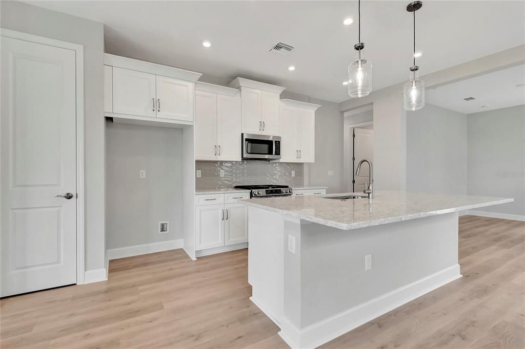For Sale: $394,990 (2 beds, 2 baths, 1434 Square Feet)
