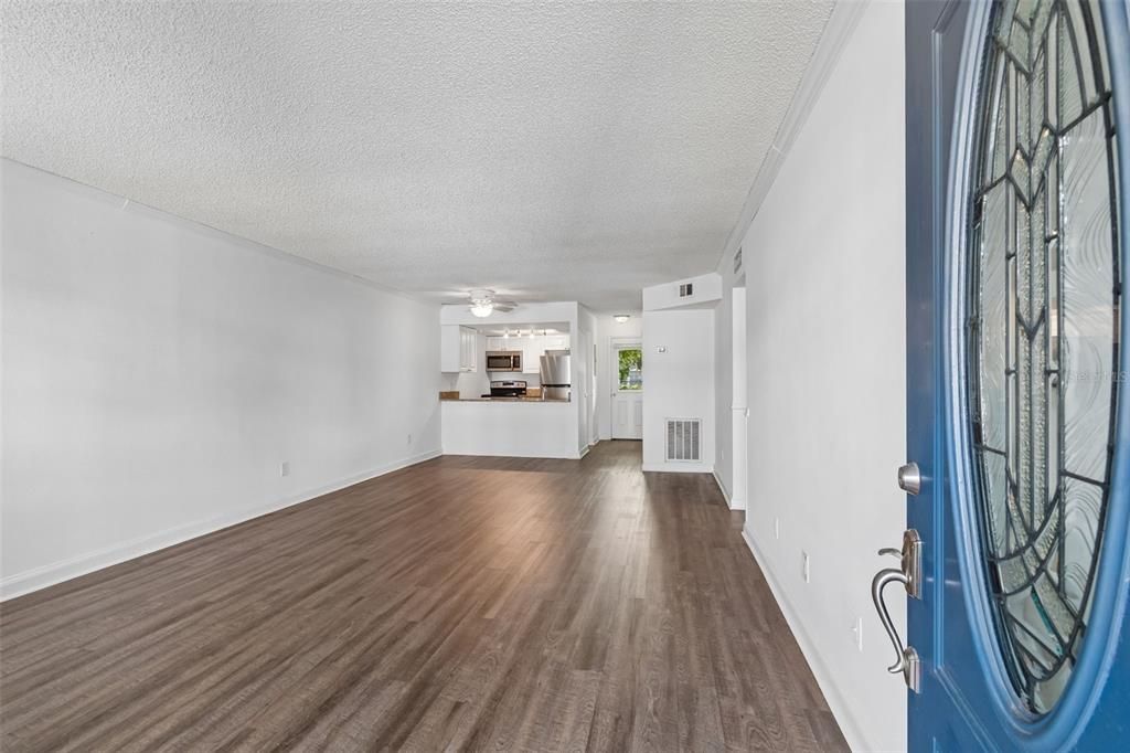 For Sale: $240,000 (2 beds, 1 baths, 1020 Square Feet)