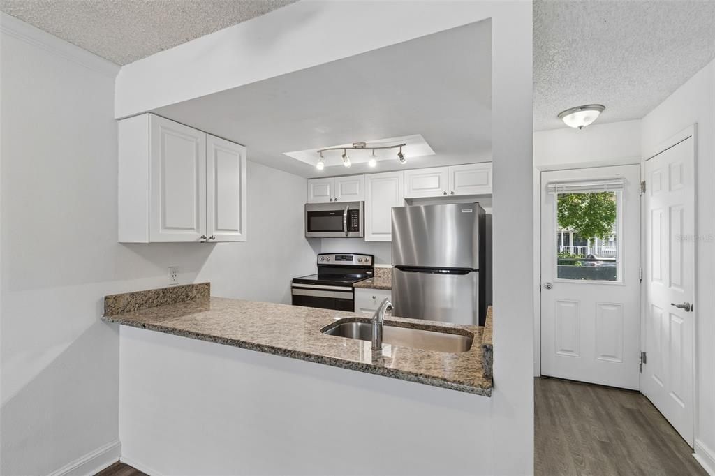 For Sale: $240,000 (2 beds, 1 baths, 1020 Square Feet)