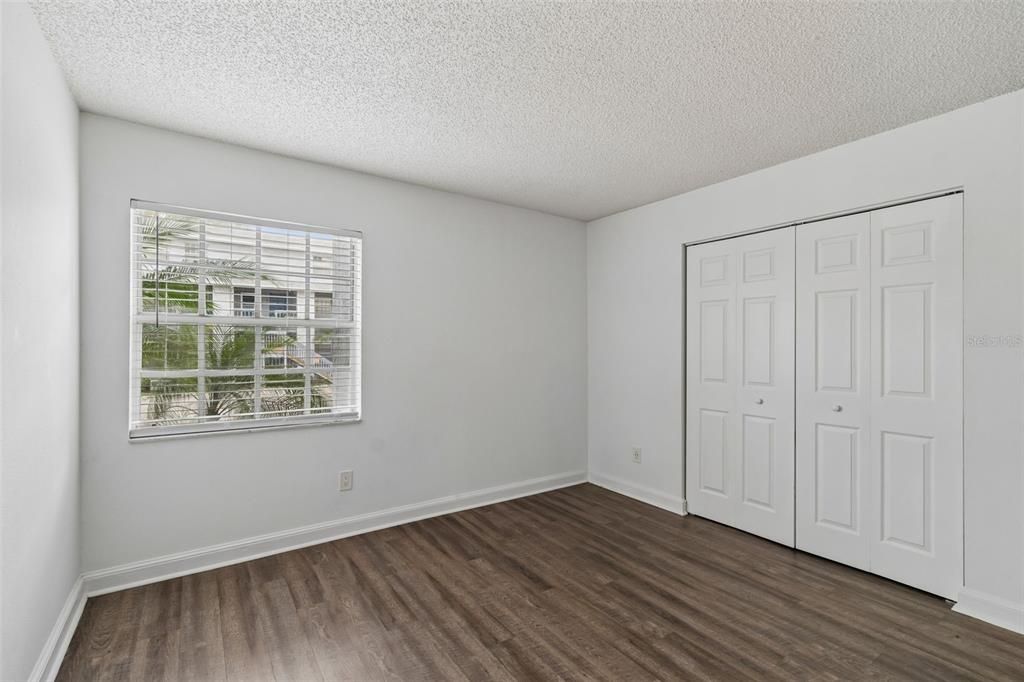 For Sale: $240,000 (2 beds, 1 baths, 1020 Square Feet)