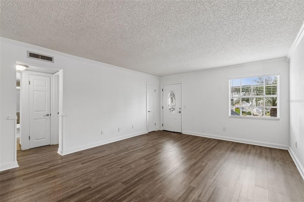For Sale: $240,000 (2 beds, 1 baths, 1020 Square Feet)