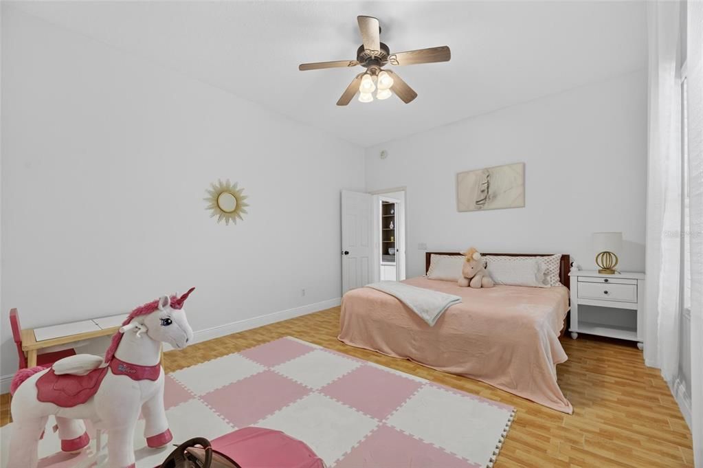 En Venta: $1,645,000 (4 camas, 3 baños, 4249 Pies cuadrados)
