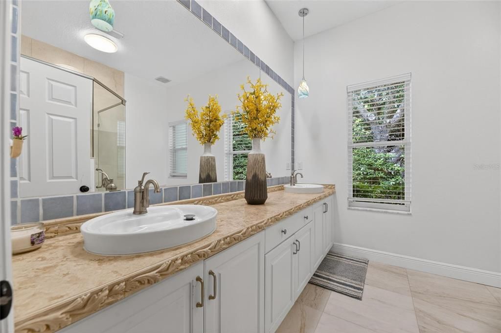 En Venta: $1,645,000 (4 camas, 3 baños, 4249 Pies cuadrados)