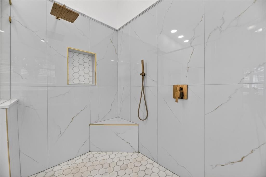 En Venta: $1,645,000 (4 camas, 3 baños, 4249 Pies cuadrados)