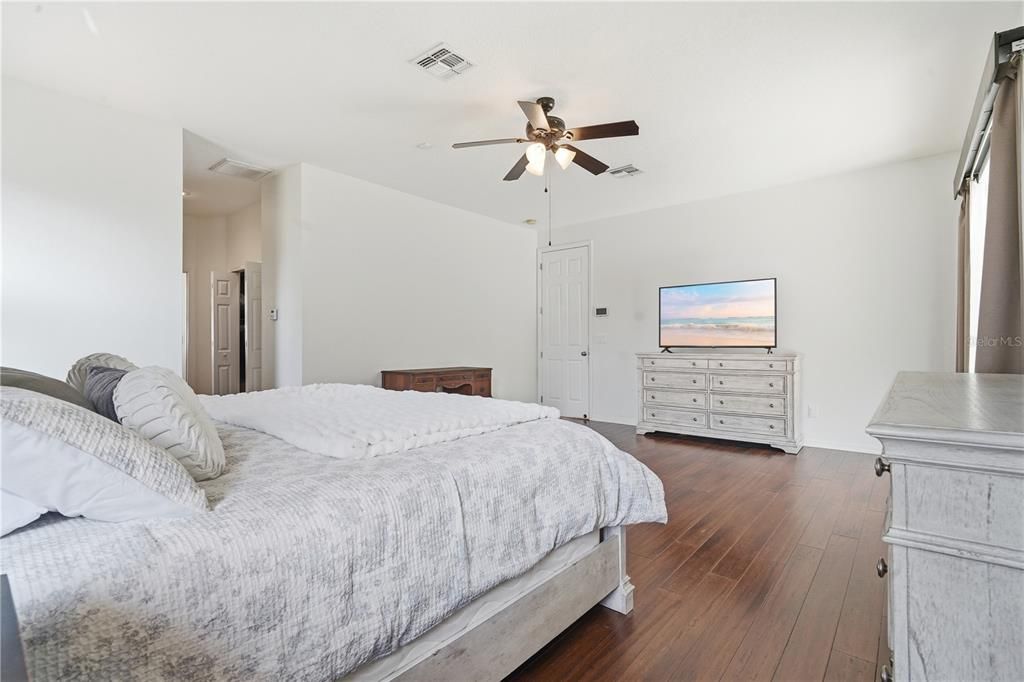 For Sale: $550,000 (4 beds, 3 baths, 3079 Square Feet)