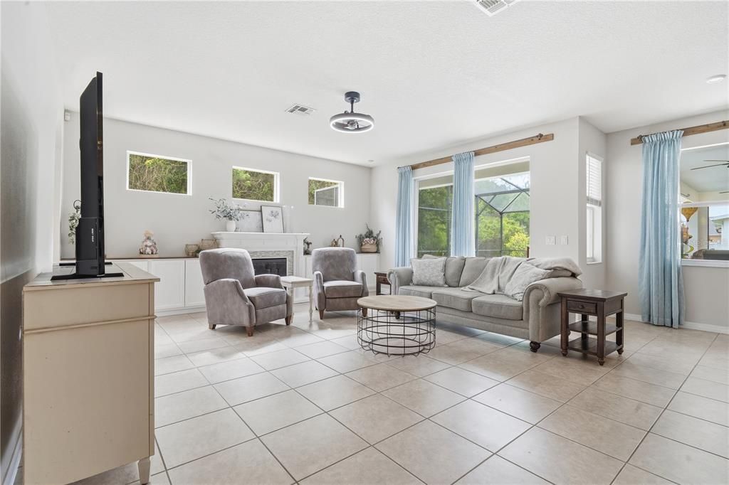 For Sale: $550,000 (4 beds, 3 baths, 3079 Square Feet)