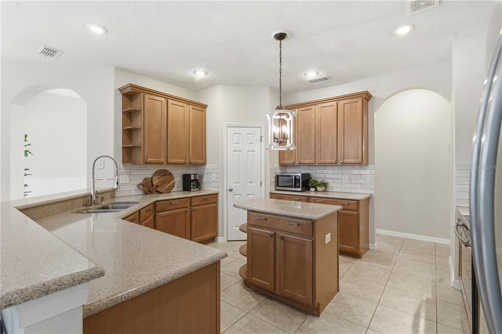 For Sale: $550,000 (4 beds, 3 baths, 3079 Square Feet)