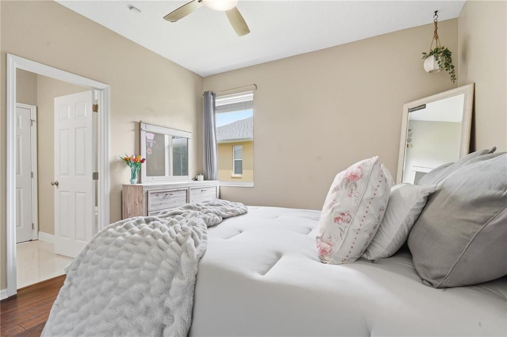 For Sale: $550,000 (4 beds, 3 baths, 3079 Square Feet)