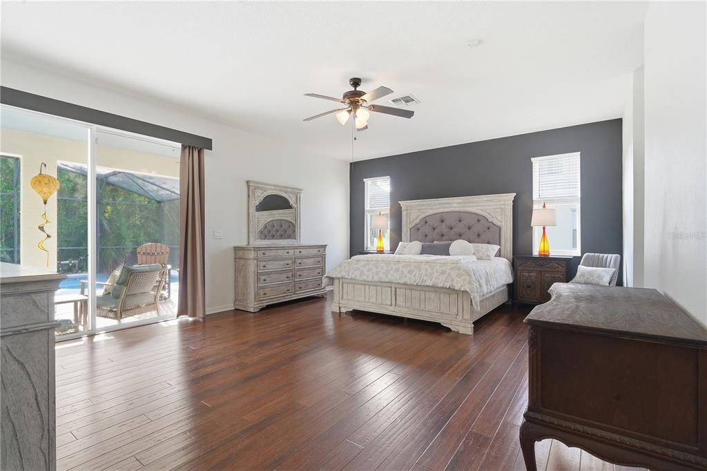 For Sale: $550,000 (4 beds, 3 baths, 3079 Square Feet)