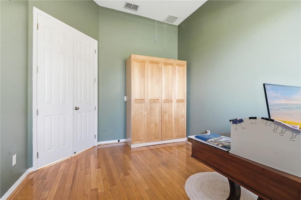 For Sale: $550,000 (4 beds, 3 baths, 3079 Square Feet)