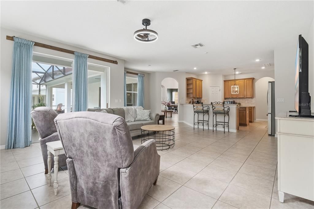 For Sale: $550,000 (4 beds, 3 baths, 3079 Square Feet)