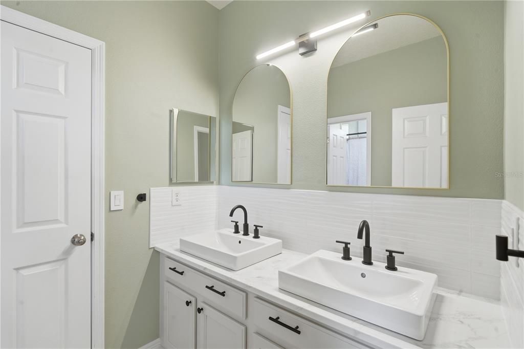 For Sale: $550,000 (4 beds, 3 baths, 3079 Square Feet)