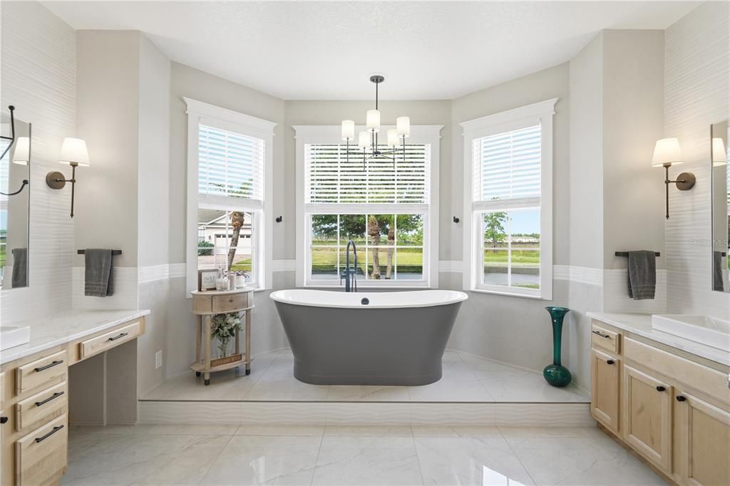 For Sale: $550,000 (4 beds, 3 baths, 3079 Square Feet)