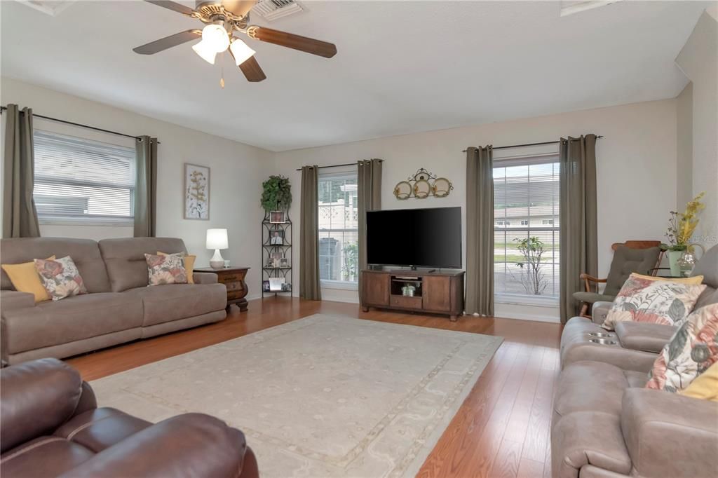For Sale: $410,000 (4 beds, 2 baths, 2160 Square Feet)