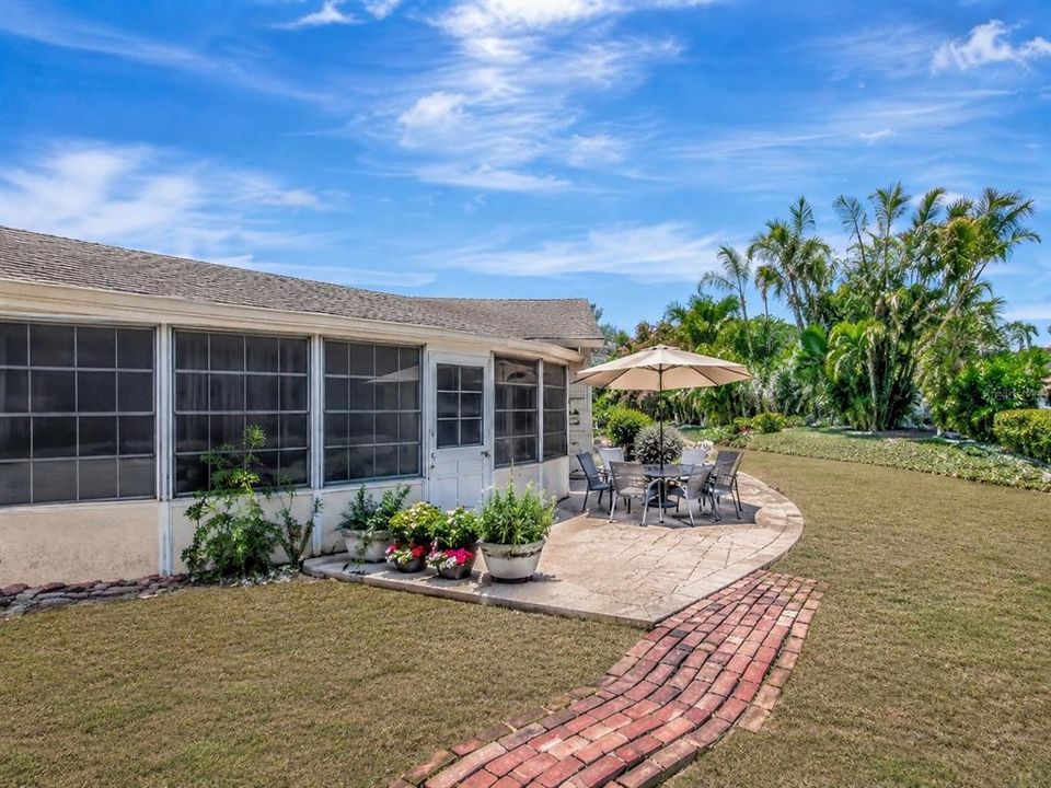 For Sale: $410,000 (4 beds, 2 baths, 2160 Square Feet)