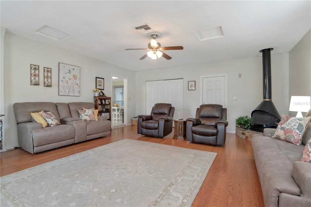 For Sale: $410,000 (4 beds, 2 baths, 2160 Square Feet)
