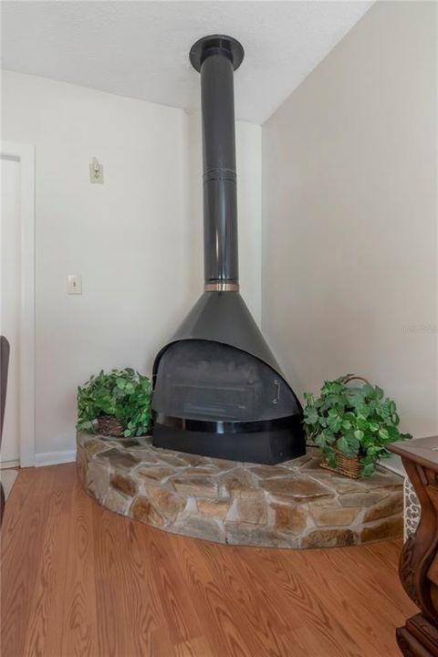 For Sale: $410,000 (4 beds, 2 baths, 2160 Square Feet)