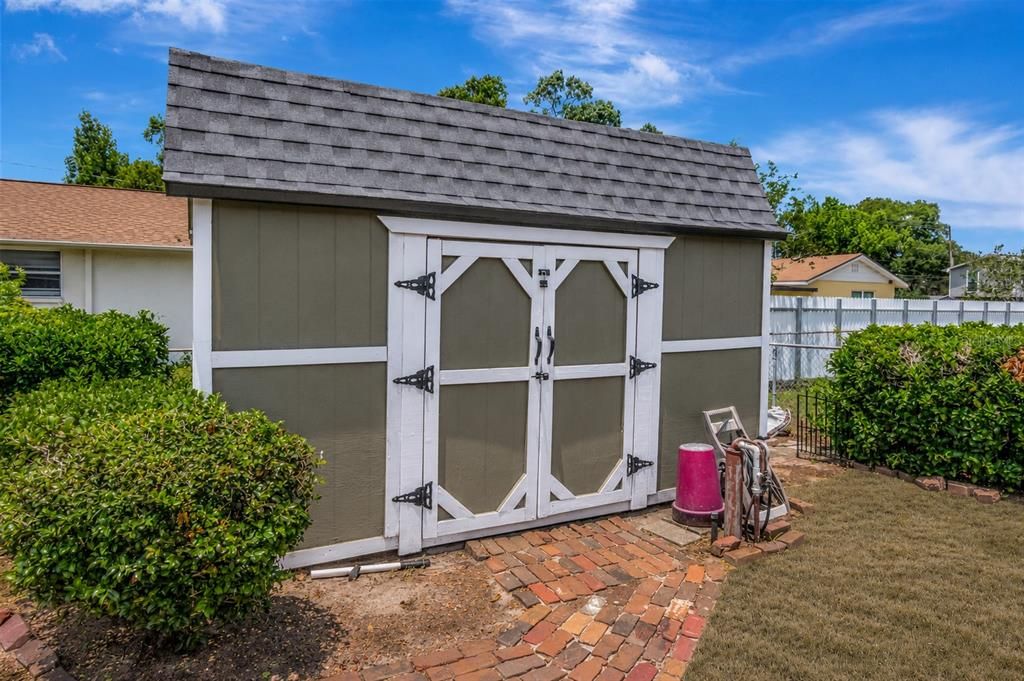 For Sale: $410,000 (4 beds, 2 baths, 2160 Square Feet)