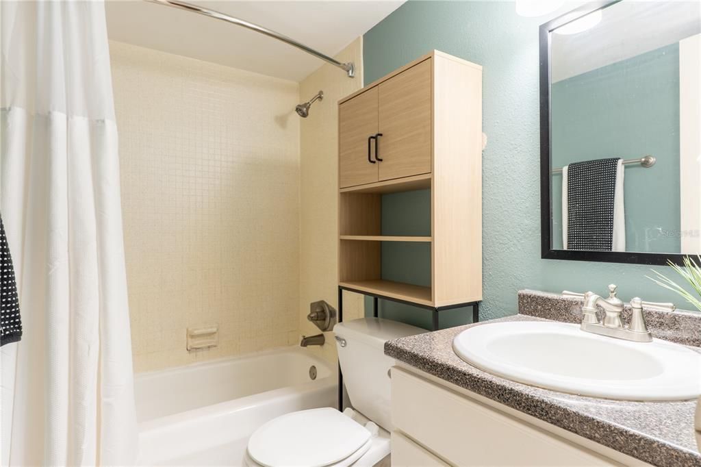 For Sale: $135,000 (2 beds, 2 baths, 900 Square Feet)