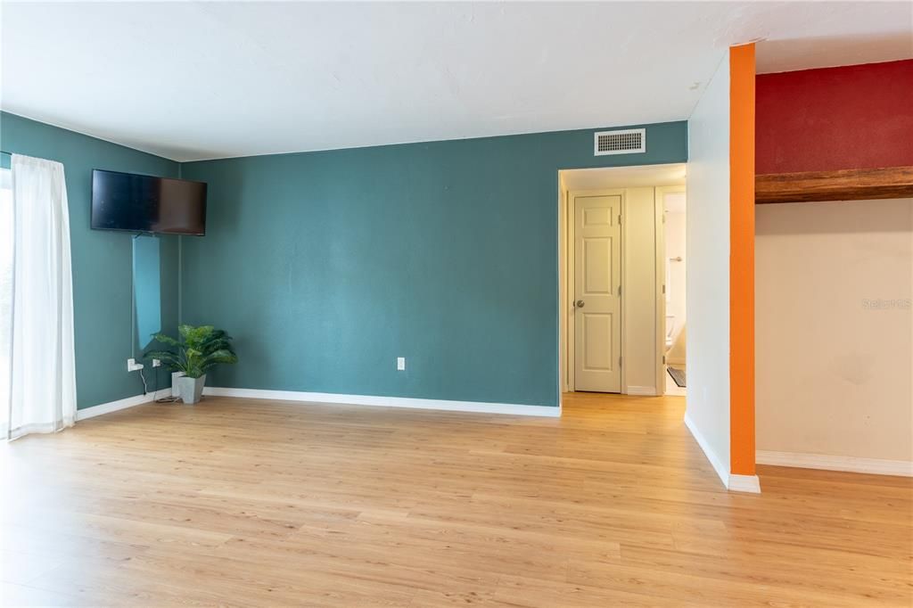 For Sale: $135,000 (2 beds, 2 baths, 900 Square Feet)