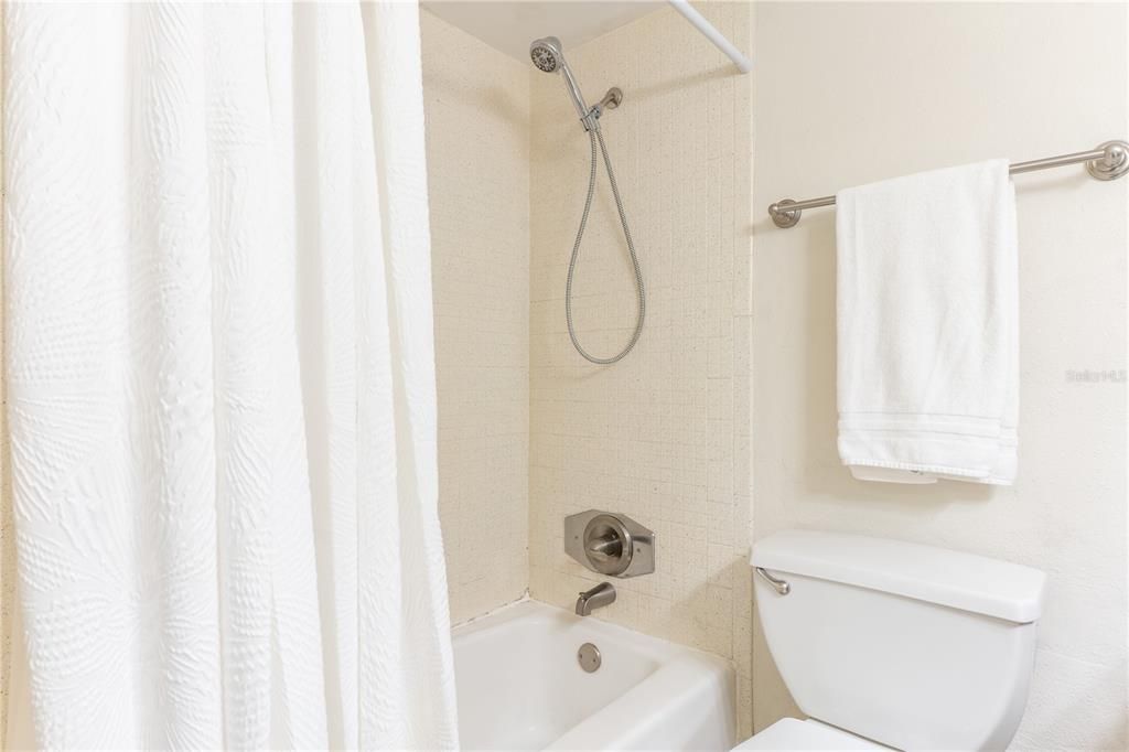 For Sale: $135,000 (2 beds, 2 baths, 900 Square Feet)