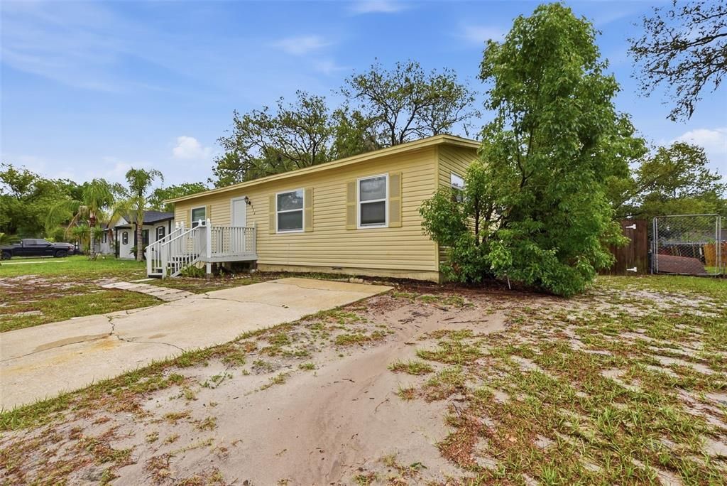 For Sale: $260,900 (3 beds, 2 baths, 1012 Square Feet)