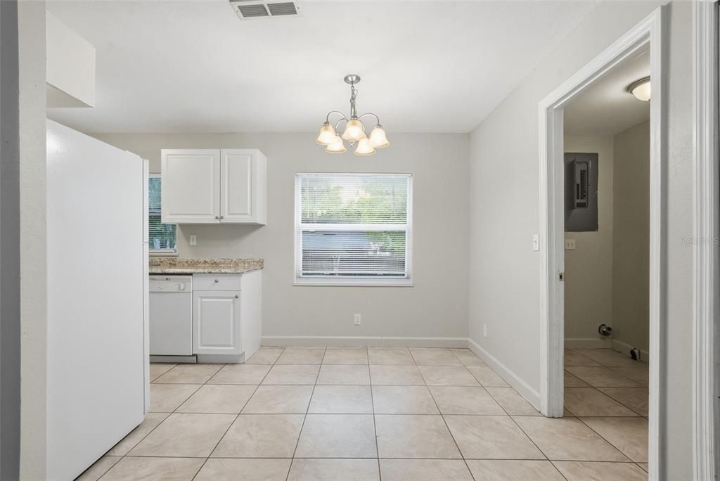 For Sale: $260,900 (3 beds, 2 baths, 1012 Square Feet)