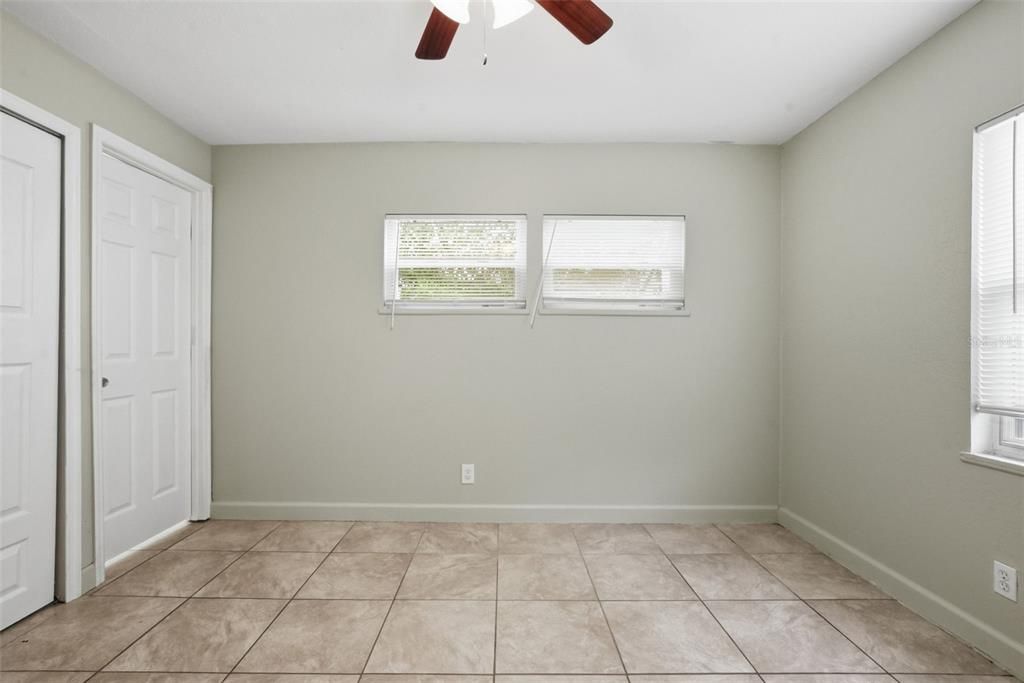 For Sale: $260,900 (3 beds, 2 baths, 1012 Square Feet)