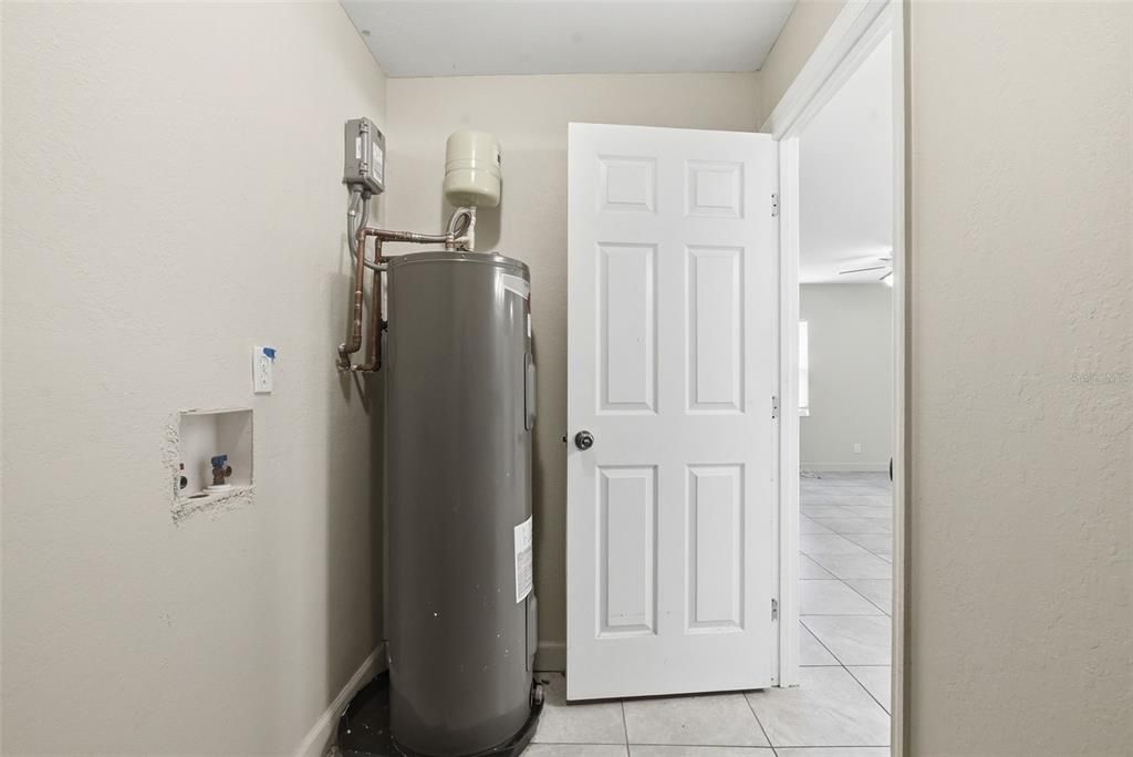 For Sale: $260,900 (3 beds, 2 baths, 1012 Square Feet)