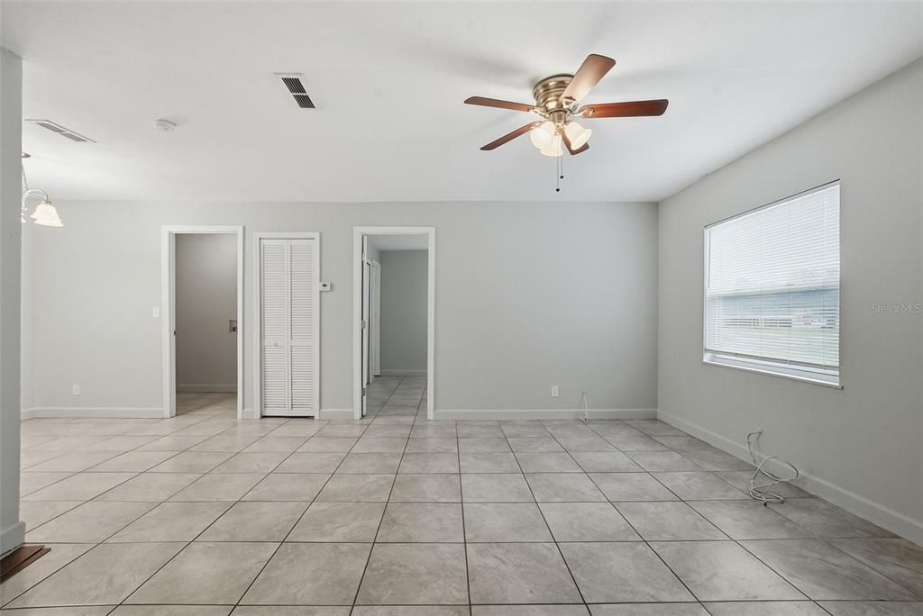 For Sale: $260,900 (3 beds, 2 baths, 1012 Square Feet)
